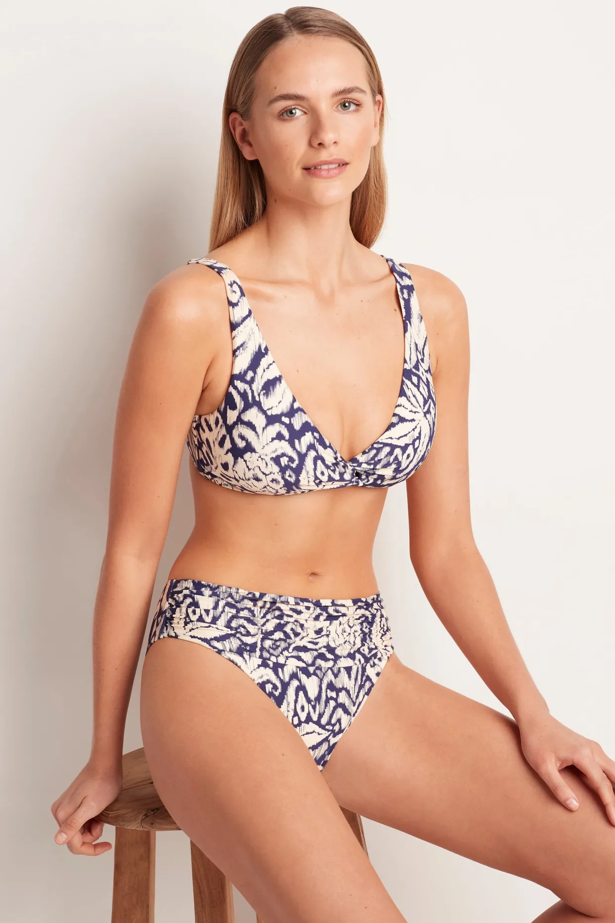 Ventura Mid Rise Ruched Pant